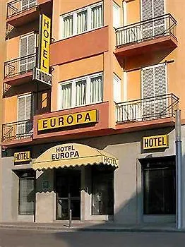 מלון Europa 2*